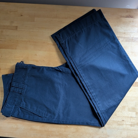 Eddie Bauer Vashon Fit Navy Pants - 10P - Navy - Gently Used - Super Soft Fabric - Picture 2 of 15